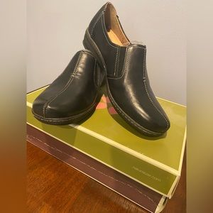 Naturalizer black leather flats, NIB, 9W